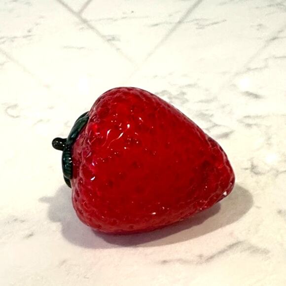 Murano Style Glass Strawberry decor trinket 4.0oz, 2” vibrant red green fresa - Picture 3 of 8